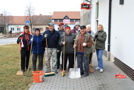 Klub důchodců * Velký jarní úklid města Velké Pavlovice
