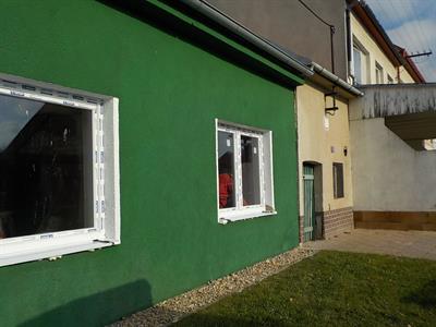 Služby města * Výměna oken v městských bytech na ulici Trávníky