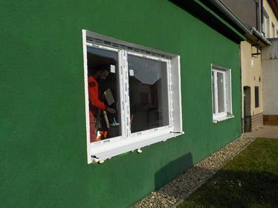 Služby města * Výměna oken v městských bytech na ulici Trávníky