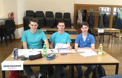 Gymnázium * Studenti gymnázia na dějepisné soutěži
