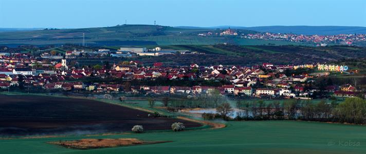 Jarní dubnové svítání nad Velkými Pavlovicemi