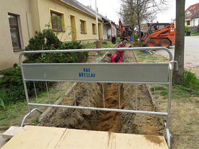 Služby města * Ulice Hlavní - výměna vodovodního řadu