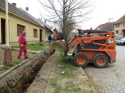 Služby města * Ulice Hlavní - výměna vodovodního řadu