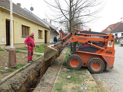 Služby města * Ulice Hlavní - výměna vodovodního řadu