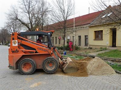 Služby města * Ulice Hlavní - výměna vodovodního řadu