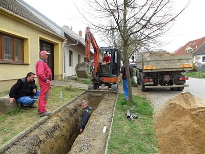 Služby města * Ulice Hlavní - výměna vodovodního řadu