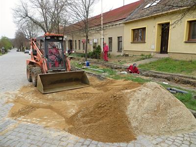 Služby města * Ulice Hlavní - výměna vodovodního řadu