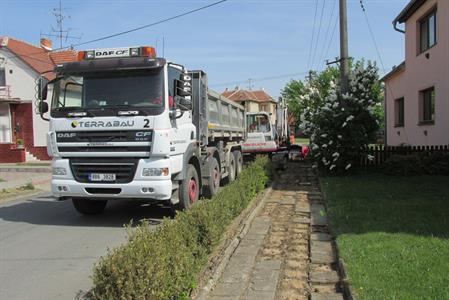 Služby města * Zahájení rekonstrukce chodníku na ulici Růžová