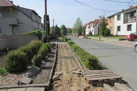 Služby města * Zahájení rekonstrukce chodníku na ulici Růžová