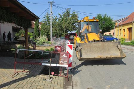 Služby města * Výměna vodovodního řadu v ulicích V Údolí a Ořechová