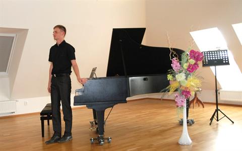 ZUŠ * Absolventský koncert klavíristy Vojtěcha Antoše