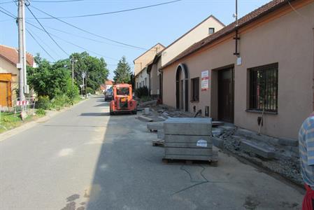 Služby města * Rekonstrukce chodníku na ulici Bezručova