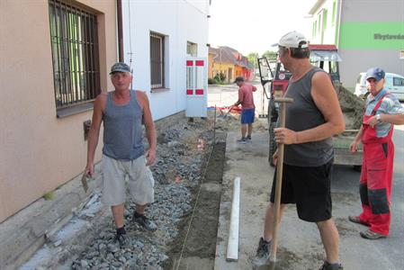 Služby města * Rekonstrukce chodníku na ulici Bezručova