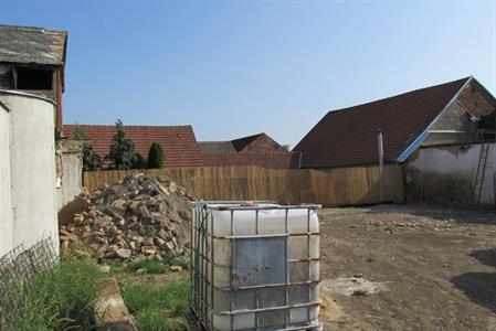 Služby města * Demolice stodoly za základní uměleckou školou