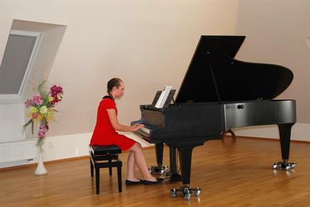 ZUŠ * Absolventský koncert klavíristky Evy Škrobákové