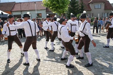 Slavnostní otevření hotelu Lotrinský