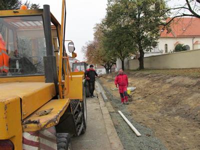 Služby města * I v polovině listopadu pokračují stavební práce