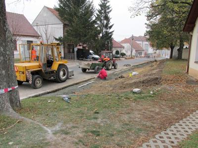 Služby města * I v polovině listopadu pokračují stavební práce