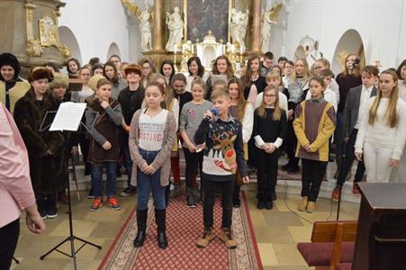 Gymnázium * Vánoční studentský jarmark a koncert v kostele