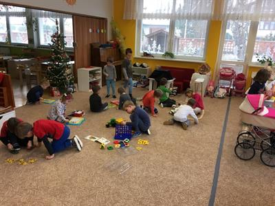 Mateřská škola * Vánoční nadílka ve třídách mateřinky
