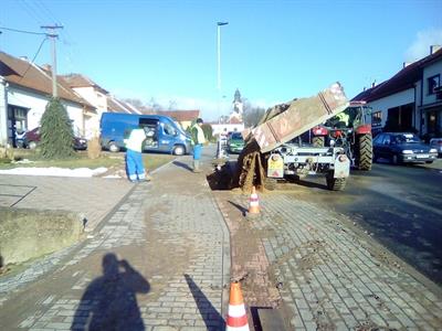 Porucha vodovodního řadu na ulici Dlouhá
