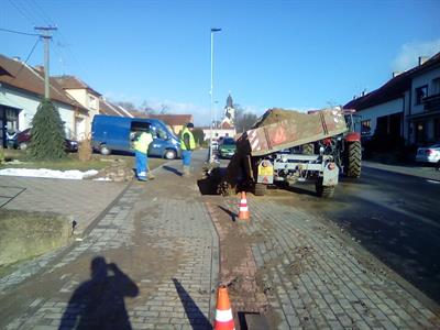 Porucha vodovodního řadu na ulici Dlouhá