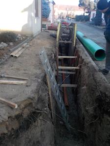 Budování nové kanalizace na ulici Tovární