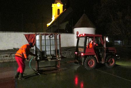 Služby města * Ledové kluziště na hřišti za kostelem