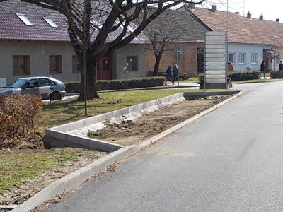 Služby města * Budování nových parkovacích míst u kostela na ulici Dlouhá