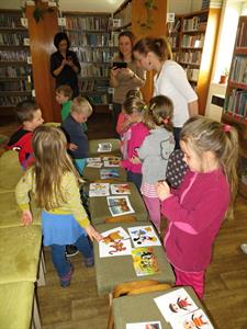 Městská knihovna * Děti z mateřské školy na cestě za pokladem a na besedě s knihou Lily a Momo