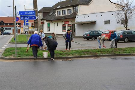 V sobotu se uklízelo ostošest