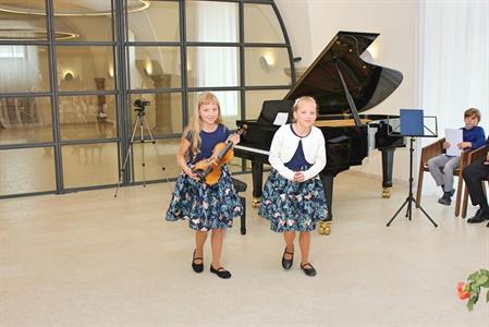 Základní umělecká škola * Absolventský koncert mladých klavíristů - Kristýny Machačové, Kláry Mikulicové, Anabely Horáčkové a Miroslava Náležinského