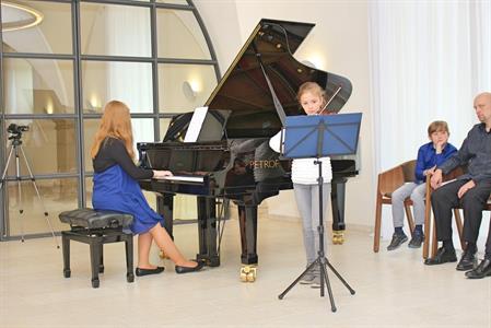 Základní umělecká škola * Absolventský koncert mladých klavíristů - Kristýny Machačové, Kláry Mikulicové, Anabely Horáčkové a Miroslava Náležinského