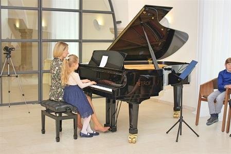 Základní umělecká škola * Absolventský koncert mladých klavíristů - Kristýny Machačové, Kláry Mikulicové, Anabely Horáčkové a Miroslava Náležinského
