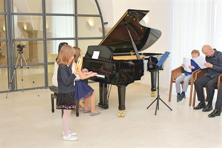 Základní umělecká škola * Absolventský koncert mladých klavíristů - Kristýny Machačové, Kláry Mikulicové, Anabely Horáčkové a Miroslava Náležinského