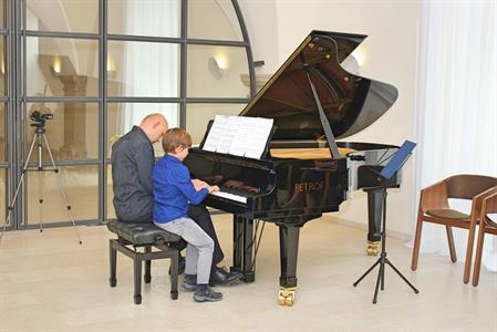 Základní umělecká škola * Absolventský koncert mladých klavíristů - Kristýny Machačové, Kláry Mikulicové, Anabely Horáčkové a Miroslava Náležinského
