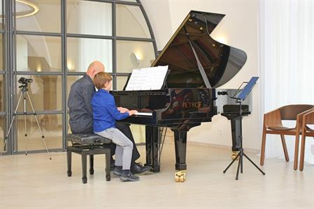 Základní umělecká škola * Absolventský koncert mladých klavíristů - Kristýny Machačové, Kláry Mikulicové, Anabely Horáčkové a Miroslava Náležinského