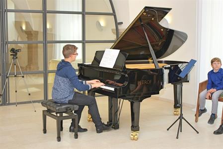 Základní umělecká škola * Absolventský koncert mladých klavíristů - Kristýny Machačové, Kláry Mikulicové, Anabely Horáčkové a Miroslava Náležinského
