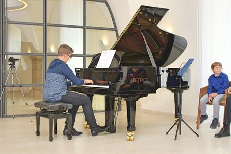 Základní umělecká škola * Absolventský koncert mladých klavíristů - Kristýny Machačové, Kláry Mikulicové, Anabely Horáčkové a Miroslava Náležinského
