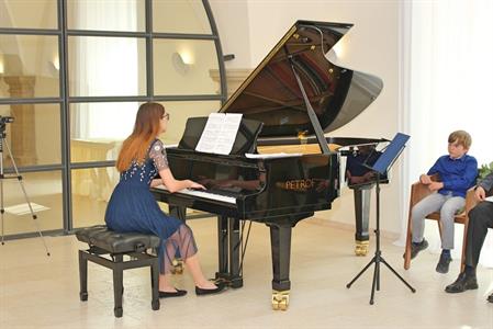 Základní umělecká škola * Absolventský koncert mladých klavíristů - Kristýny Machačové, Kláry Mikulicové, Anabely Horáčkové a Miroslava Náležinského