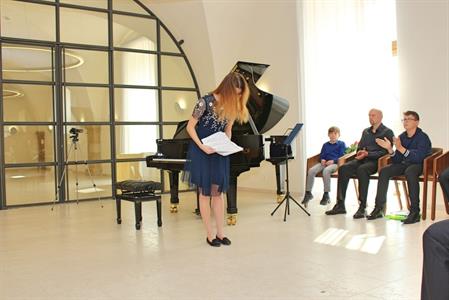 Základní umělecká škola * Absolventský koncert mladých klavíristů - Kristýny Machačové, Kláry Mikulicové, Anabely Horáčkové a Miroslava Náležinského