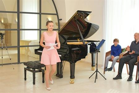 Základní umělecká škola * Absolventský koncert mladých klavíristů - Kristýny Machačové, Kláry Mikulicové, Anabely Horáčkové a Miroslava Náležinského
