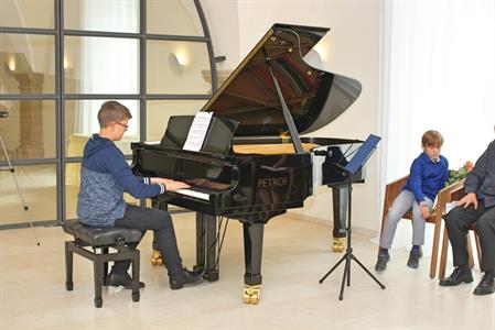 Základní umělecká škola * Absolventský koncert mladých klavíristů - Kristýny Machačové, Kláry Mikulicové, Anabely Horáčkové a Miroslava Náležinského