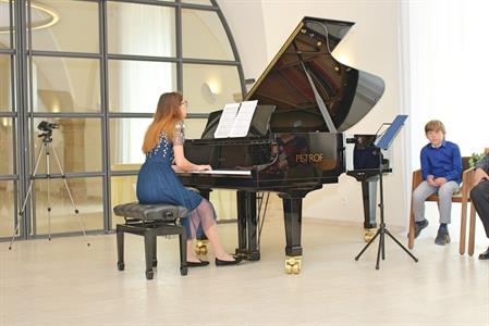 Základní umělecká škola * Absolventský koncert mladých klavíristů - Kristýny Machačové, Kláry Mikulicové, Anabely Horáčkové a Miroslava Náležinského