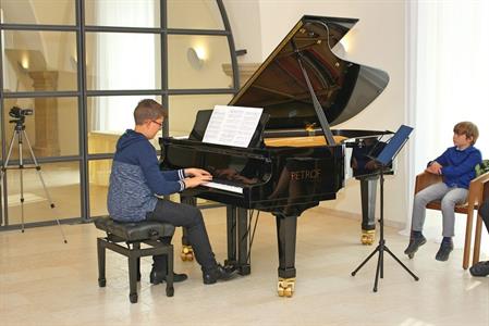 Základní umělecká škola * Absolventský koncert mladých klavíristů - Kristýny Machačové, Kláry Mikulicové, Anabely Horáčkové a Miroslava Náležinského