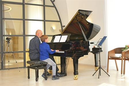 Základní umělecká škola * Absolventský koncert mladých klavíristů - Kristýny Machačové, Kláry Mikulicové, Anabely Horáčkové a Miroslava Náležinského