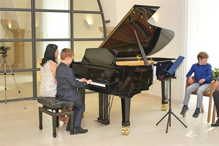 Základní umělecká škola * Absolventský koncert mladých klavíristů - Kristýny Machačové, Kláry Mikulicové, Anabely Horáčkové a Miroslava Náležinského