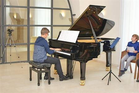 Základní umělecká škola * Absolventský koncert mladých klavíristů - Kristýny Machačové, Kláry Mikulicové, Anabely Horáčkové a Miroslava Náležinského
