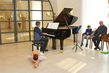 Základní umělecká škola * Absolventský koncert mladých klavíristů - Kristýny Machačové, Kláry Mikulicové, Anabely Horáčkové a Miroslava Náležinského