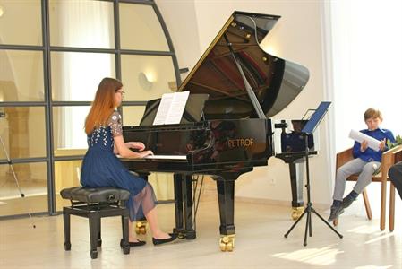 Základní umělecká škola * Absolventský koncert mladých klavíristů - Kristýny Machačové, Kláry Mikulicové, Anabely Horáčkové a Miroslava Náležinského